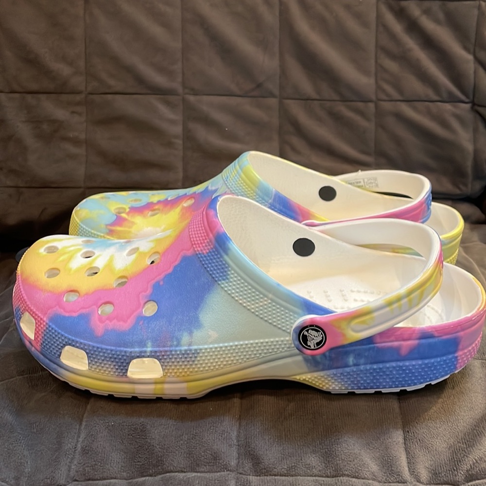 NEW Crocs Classic Tie Dye Graphic Clog Mens sz 13 NICE!! - Picture 3 of 8